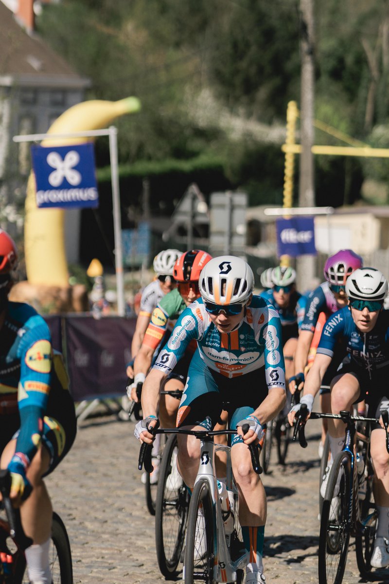 DeBrabantsePijl's tweet photo. Set the pace BMW !  ⚡️ #DBP24 #FLCS https://t.co/x9sKhlkqN1