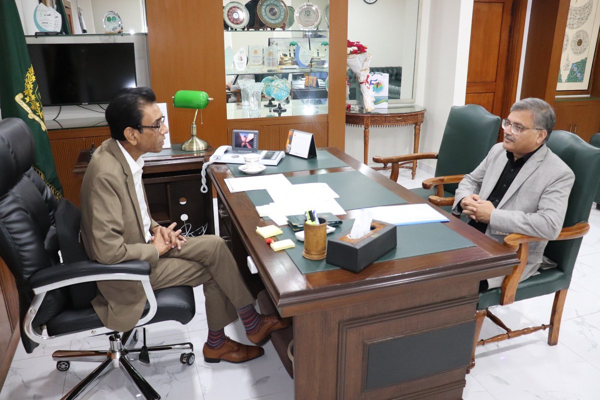 Prof. Dr. Nasir Mahmood, VC AIOU, congratulated Federal Minister for Education and Professional Training, Dr. Khalid Maqbool Siddiqui, on his recent appointment. Dr. Nasir provided a comprehensive overview of the university's efforts in advancing the education sector.