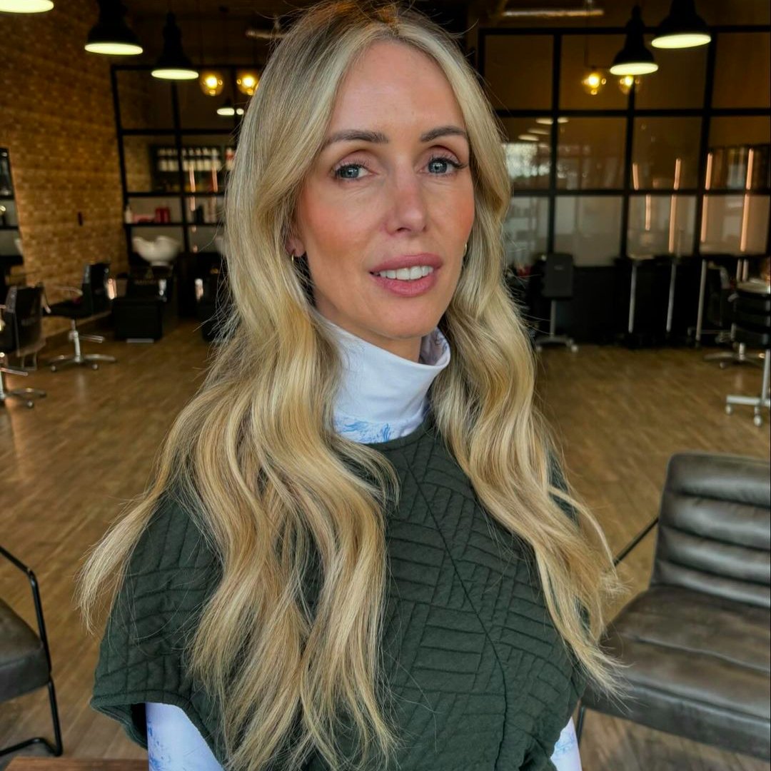 London_hair_lab's tweet image. A natural blonde blend using 18&quot; I Tip extensions by Leah at Audace Hair Salon!

#ITipExtensions #MicroRing #HairSupplier