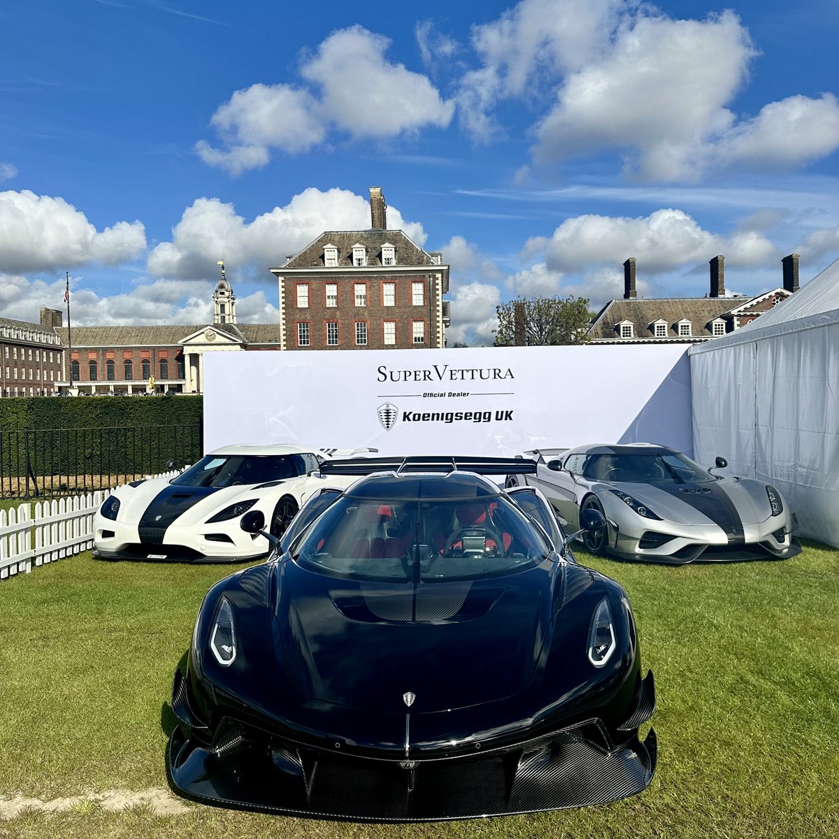 Welcome to Thursday's VIP Opening Day at Salon Privé London 2024! The day has finally arrived and the curtain rises on a stunning automotive spectacle on sunny lawns of Royal Hospital Chelsea. 🗒️: 18th – 20th April 2024 📍: Royal Hospital Chelsea 🎫: bit.ly/3VZ0b2g