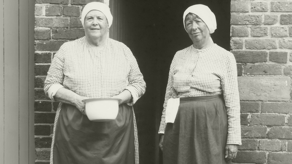 Research shows many of us have a workhouse past in our family history. If you've ever considered delving into your own #family #history why not join the @NTWorkhouse online sessions to find out where to start your research? For details: tinyurl.com/3b38yrzf 
📷NT/Gerard Bauer