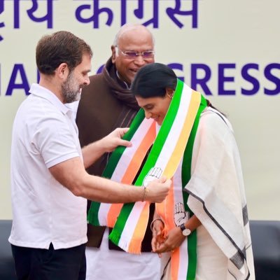 आंध्र प्रदेश कांग्रेस अध्यक्षा YS Sharmila 20 अप्रैल को कडप्पा से अपना नामांकन दाखिल करेंगी।