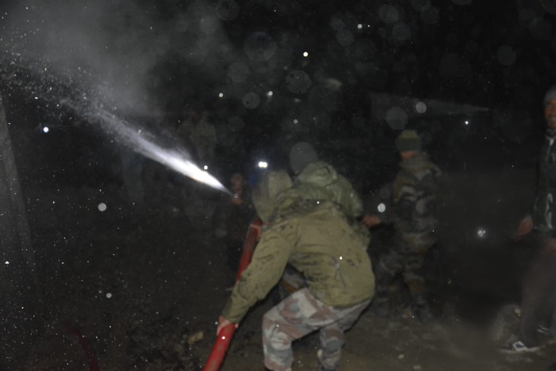 MazoorUlHussian's tweet photo. Gratitude to Indian Army 
On The Evening of 17 April 24, A Massive fire Broke out in the House at Apati Village.The Army unit at Apati Came into Action with Modern Fire Fighting Equipment and Manpower to House the Devastating Fire.The family Will always be indebted to Indian army https://t.co/rvrhCpHYdi