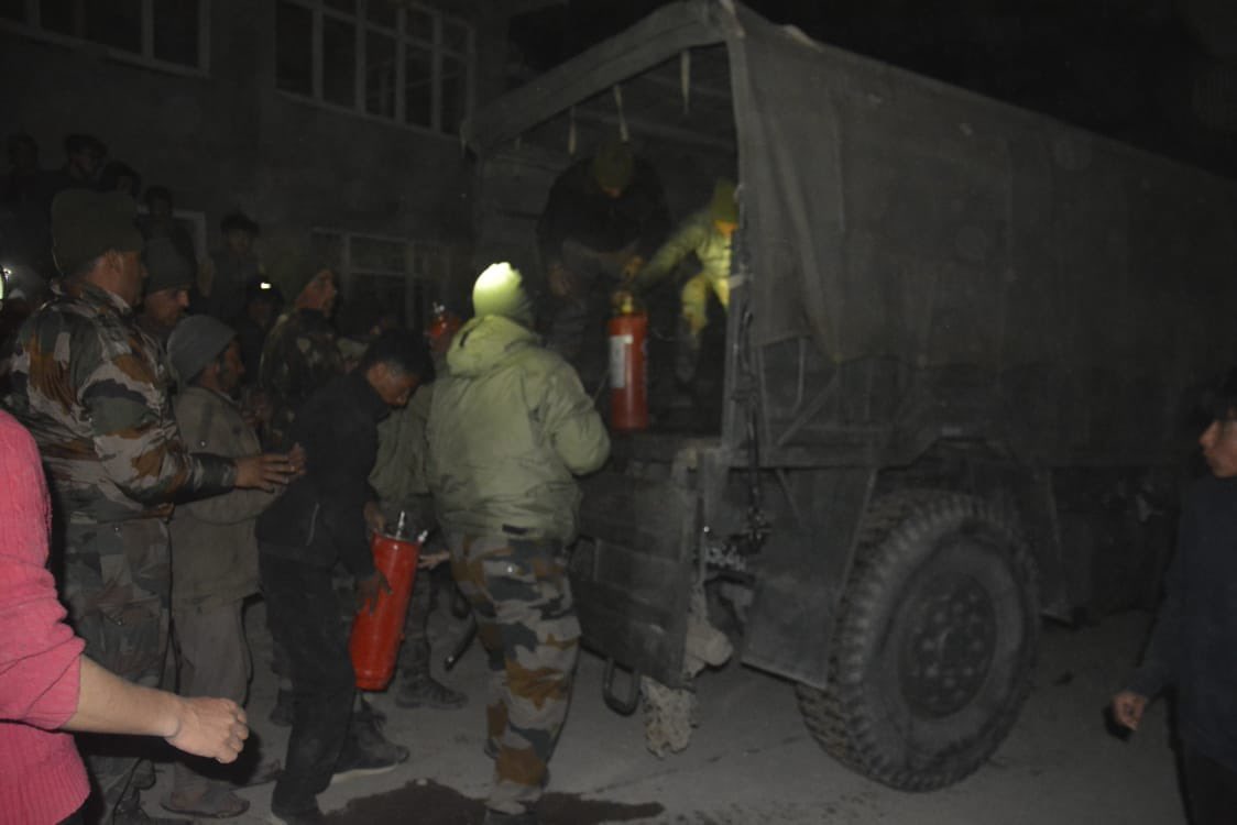 MazoorUlHussian's tweet photo. Gratitude to Indian Army 
On The Evening of 17 April 24, A Massive fire Broke out in the House at Apati Village.The Army unit at Apati Came into Action with Modern Fire Fighting Equipment and Manpower to House the Devastating Fire.The family Will always be indebted to Indian army https://t.co/rvrhCpHYdi