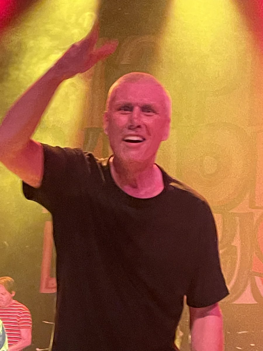 @Happy_Mondays Happy Birthday Bez!!! Have a great day, deserved after that cracking tour!!! 🥳🥳🎂🎂👌🏼👌🏼👏🏼👏🏼👏🏼❤️