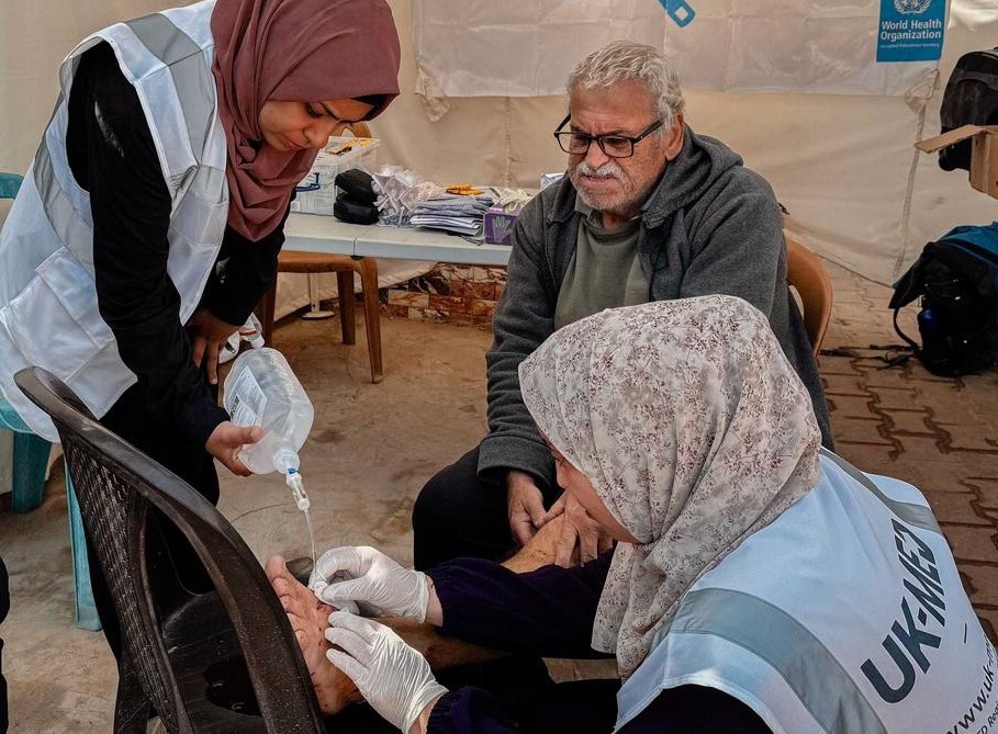 🏥 7,600+ people treated at our field hospital
🩹 620+ surgeries completed
🚑 3,400+ people reached via mobile health clinics

Our teams in #Gaza have provided healthcare for nearly 12,000 people, more than 40% of whom are children. 

Learn more ➡tinyurl.com/mr3xa9zw