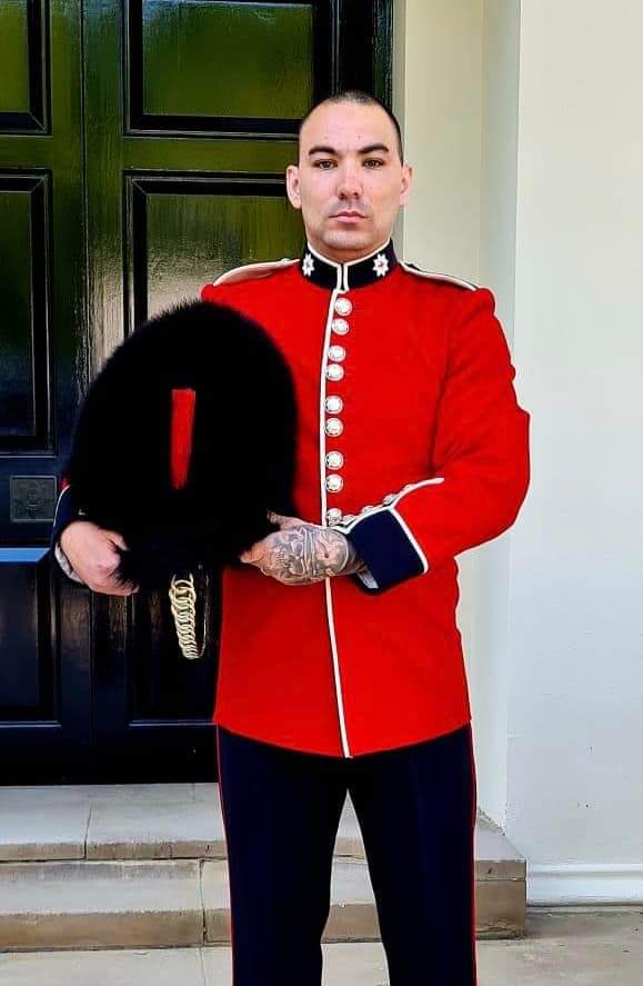 BritishHistorym's tweet image. We are deeply saddened at the passing Guardsman Troy Doncaster, Coldstream Guards after a courageous battle with serious illness. 

Our thoughts are with his wife Mary and their six children during this difficult time.

Rest in Peace 

#RestInPeace #coldstreamguards