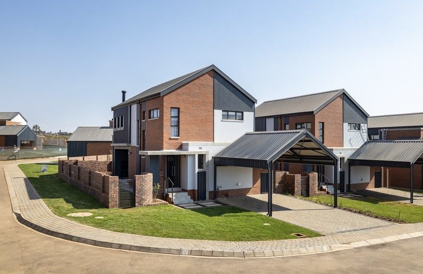 designdeputy's tweet photo. 📍: Baltimore Lifestyle Estate
💰: R2 400 600 https://t.co/pgAI7U71f0