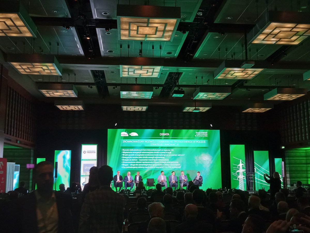 Początek bloku 
Zrównoważony rozwój i odnawialne źródła energii w Polsce: strategie i innowacje 
<a href="/EuroPOWERKonf/">Konferencja Energetyczna EuroPOWER & OZE Power</a> <a href="/MKiS_GOV_PL/">Ministerstwo Klimatu i Środowiska</a>