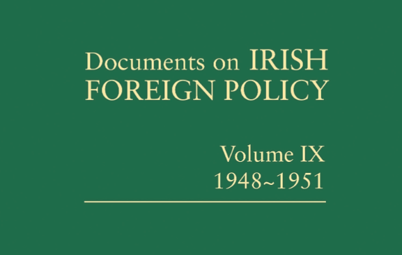 For a deep dive, explore the @dfatirl archives as published in the relevant volume of the DIFP series, taken from @NARIreland and @ucdarchives. The hard copy 📗makes a fine gift and can be gotten from @RIAdawson but browse it online here ⬇️//www.difp.ie/books/volume-9/ 7/8