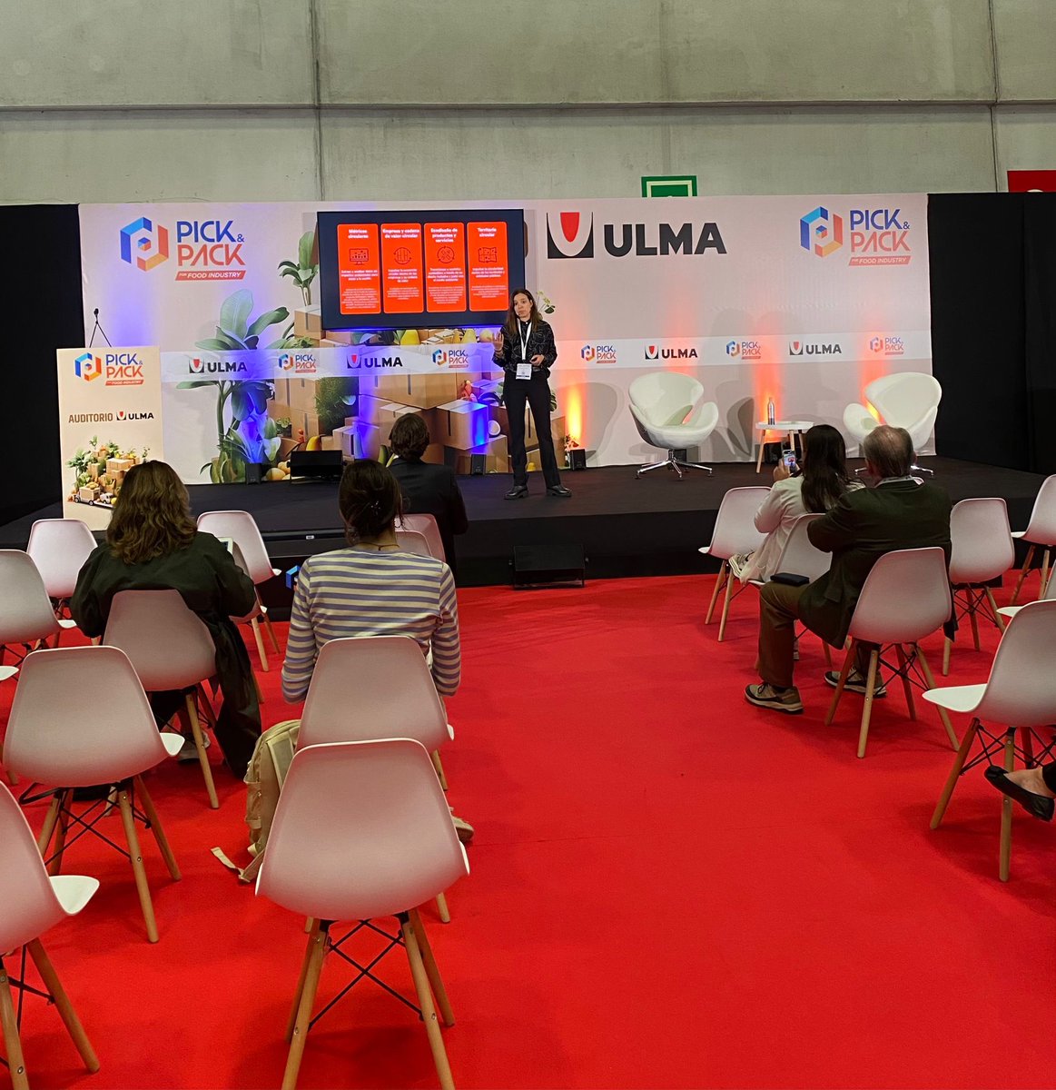 Ahir, @sofia_sogamar va obrir la 2a jornada del Congrés Nacional de #Packaging 4.0 amb una ponència sobre mesurar la #sostenibilitat dels envasos. També va participar en una taula rodona sobre els reptes del packaging en la indústria alimentària. Cc/ @packcluster @pickpackexpo