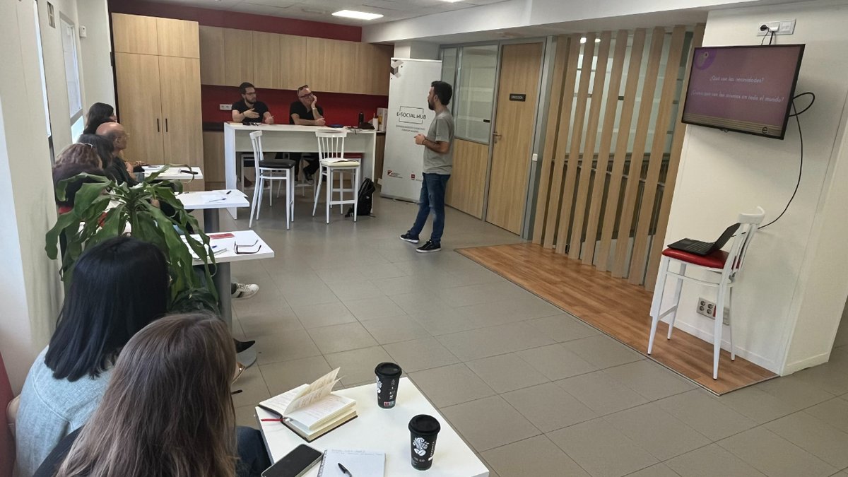 💼📈 Se ha impartido en las instalaciones de E-Social Hub la sesión formativa “ITINERARIO DE INICIACIÓN AL EMPRENDIMIENTO”.

#emprendimiento #canvas #proyecto #economíasocial #madrid