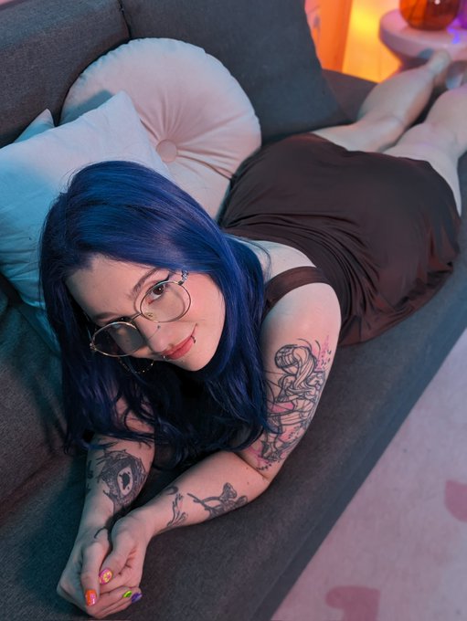 🔥 [Ceci est ton point de vue] 👀  💙 Tu aimes me voir dans cette position ? 😳   🐙 Aujourd'hui j'ai le temps