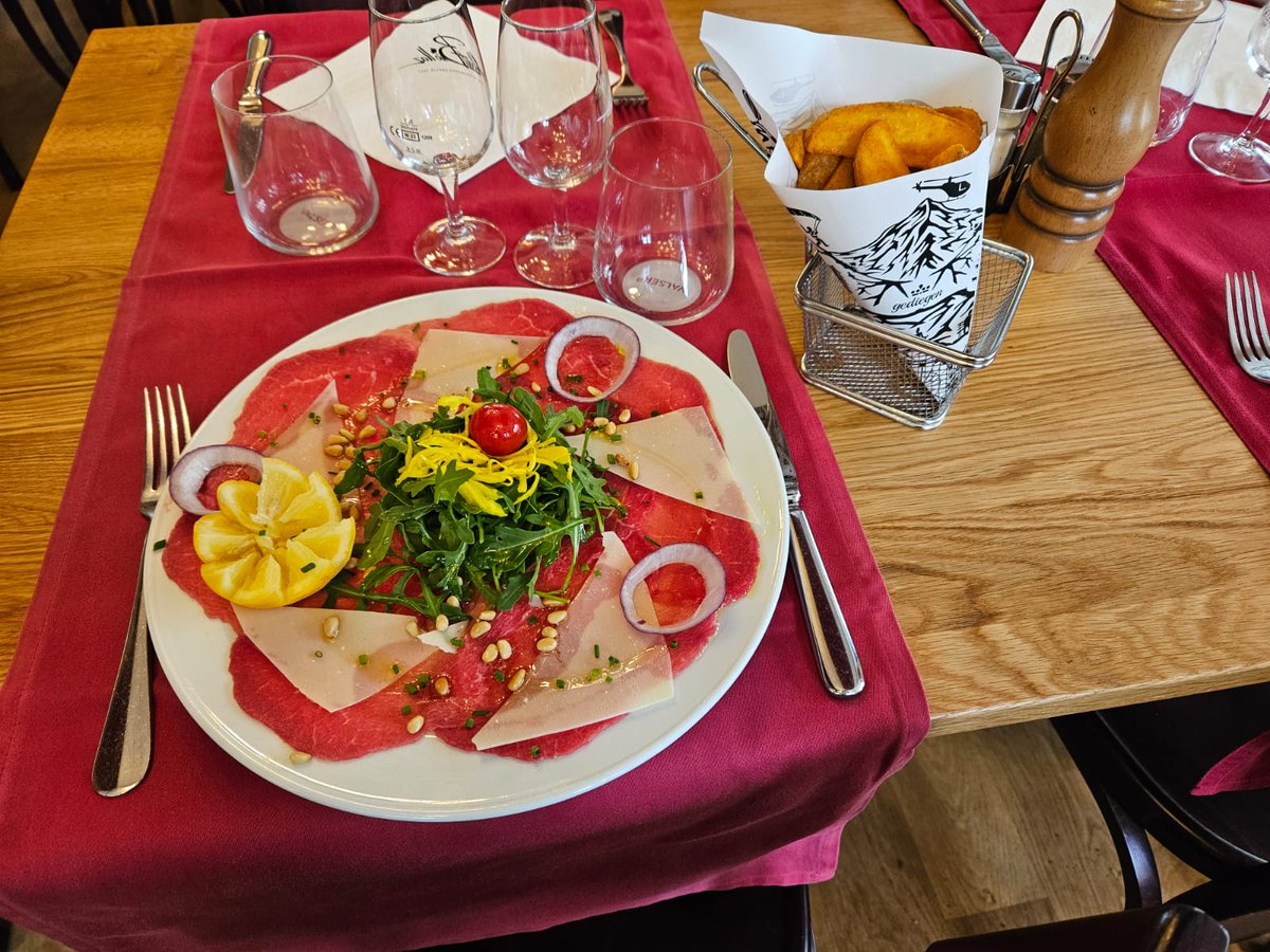 Votre restaurant à Plainpalais vous propose en plat du jour pour ce jeudi 18 avril :
Une salade de saison.
La Carpaccio de bœuf aux copeaux de parmesan.
À 20.-
Bonne fin de semaine à toutes et tous.
#restaurant #Genève #brasserie #platdujour