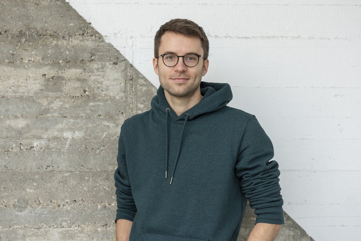 This is us! Our scientist Stefan Appelhoff @stefanappelhoff from our Research Group Adaptive Memory and Decision Making explores the process of decision-making in humans.#DecisionMaking Learn more about his research: 👉mpib-berlin.mpg.de/other-highligh… #MaxPlanckandMe