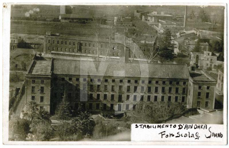 museo_MuDiF's tweet photo. 𝐀𝐩𝐩𝐮𝐧𝐭𝐚𝐦𝐞𝐧𝐭𝐨 𝐜𝐨𝐧 𝐢𝐥 𝐭𝐞𝐫𝐫𝐢𝐭𝐨𝐫𝐢𝐨.
Ancora Sarno, ancora una città in bianco e nero.
Continua il viaggio MuDiF, questa volta con scatti del fondo Milone.
#appuntamentoconilterritorio #Mudif #sarno #luoghidascoprire #storiadellafotografia #storia #fotografia https://t.co/Ydh9g7HcNf