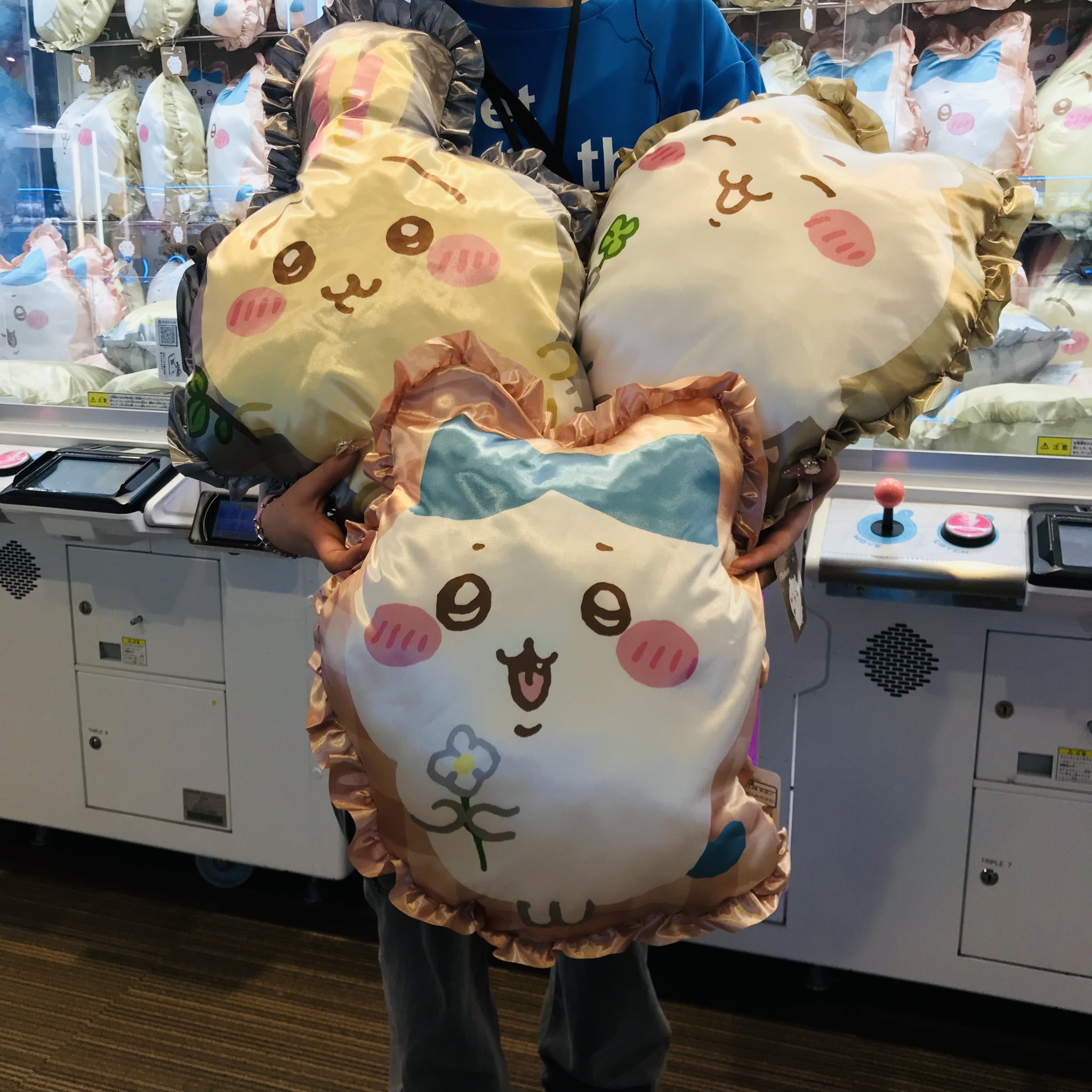 ちいかわ　ギンガムフリルクッション全3種14個セット ちいかわ ギンガムフリルクッション全3種14個セット Amazon