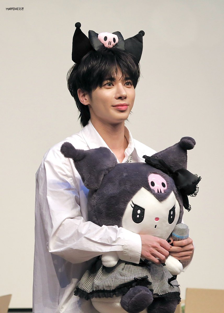 tyunnyangiez's tweet photo. 🖤 https://t.co/2XoIOEzaT9
