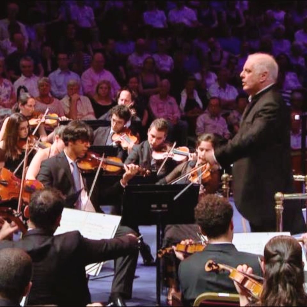 EscenaVilanova's tweet photo. 🎼Parlem de música...Daniel Barenboim i la West-Eastern Divan Orchestra amb Beethoven.
📽 Projecció del documental d'Universal International Music.
📆 Dijous 18 d'abril a les 20h a l'Auditori Eduard Toldrà.
🎟 Accés gratuït
#escenavilanova #entraenescena #documentalmusical https://t.co/byO8eNmHsd