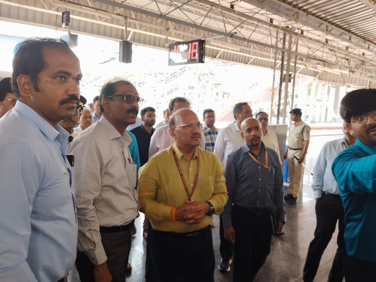 Today along with officers of Railway Board and South Central Railway inspected the station redevelopment work of Anantapur and Gooty railway stations under Amrit Station Scheme and also interacted with our frontline staff.