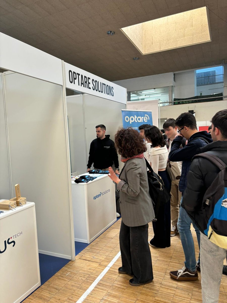 optaresolutions's tweet photo. 📣 ¡Todo listo en #EMPREGOinCAMPUS - @CampusOurense (@uvigo)!
Acércate a nuestro stand y al espacio de entrevistas para conocer nuestra cultura de compañía.
Nos acompañan los chicos de #edgeContinuum, que buscan talento para su plataforma de Edge Computing.
🙌🏼¡Os esperamos! https://t.co/w6VdeFaYnX