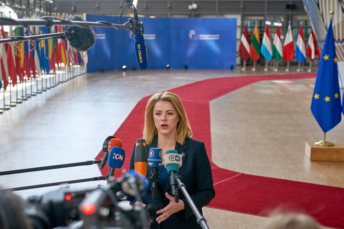 #EUCO: We need to bolster military support to Ukraine, utilize revenues of Russia's frozen assets, tighten sanctions against Russia & Belarus. LV-led drone coalition & other initiatives are important to provide 🇺🇦 with drones, air defence, artillery. Common solutions needed. 1/2