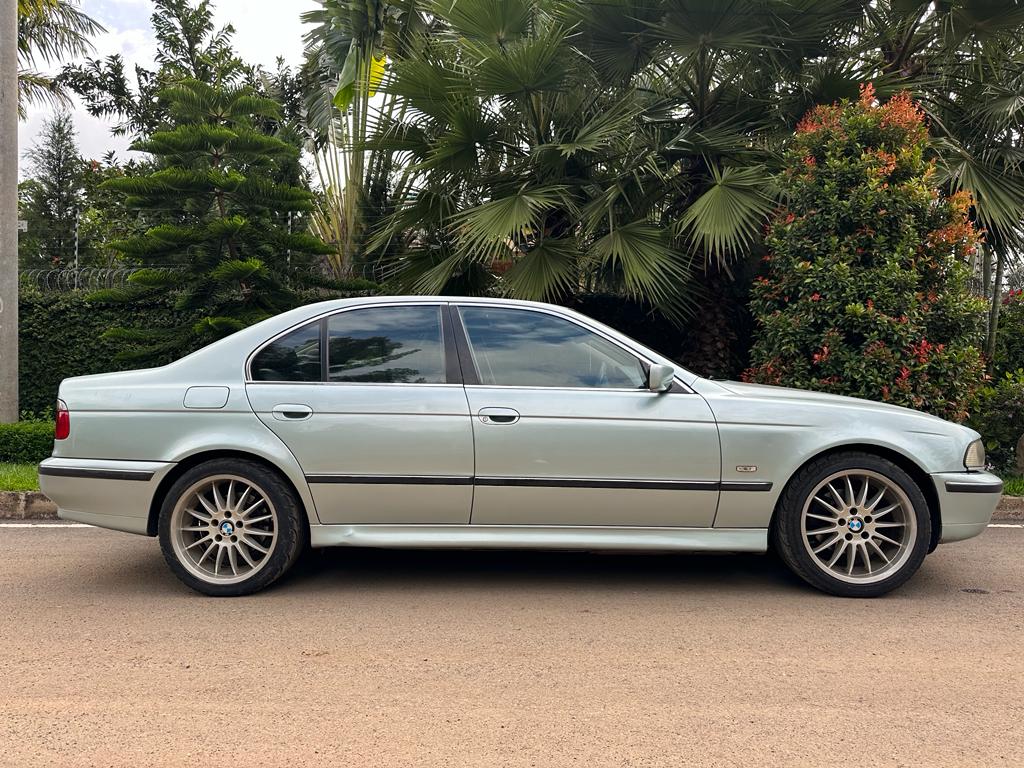 Hey__Z's tweet photo. Would you look at what just dropped into my DMs

BMW 523i
1997 model
2300cc
Petrol
Automatic Transmission 

Price: KES 680,000
📞0716985789 https://t.co/FEeUP3L7S2