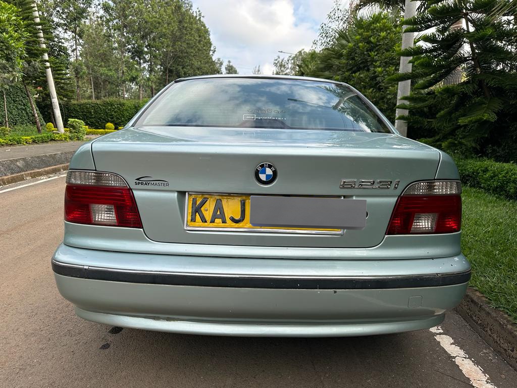 Hey__Z's tweet photo. Would you look at what just dropped into my DMs

BMW 523i
1997 model
2300cc
Petrol
Automatic Transmission 

Price: KES 680,000
📞0716985789 https://t.co/FEeUP3L7S2