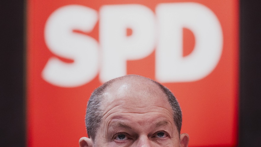 #phoenixRunde: Nach Brandt, Schmidt, Schröder – Wohin steuert die @spdde mit #Scholz? Bei @AnkePlaettner: - Wolfgang #Thierse, SPD, Bundestagspräsident a.D. - Kerstin @KMuenstermann, @rponline - Gregor Peter @GPSchmitz, @sternde - Albrecht von Lucke, @blaetter 📲16:30 live📺21:00