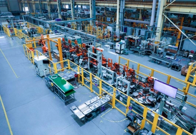 #China has been testing smart manufacturing for three years. They've grown 421 top-tier demo factories and 10,000+ digital workshops. Over 90% of these factories in China use #AI and digital twin tech. #SmartManufacturing