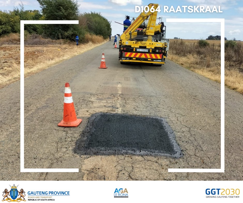 GPDRT_'s tweet photo. Our mandate as a Department is to make smoother and flawless roads for your safer journey, hence our Krugersdorp maintenance team is taking the challenge to bring you smoother and safer roads with tar patching.  #AgaLeRona #GrowingGautengTogether https://t.co/mQxCaKbfyW