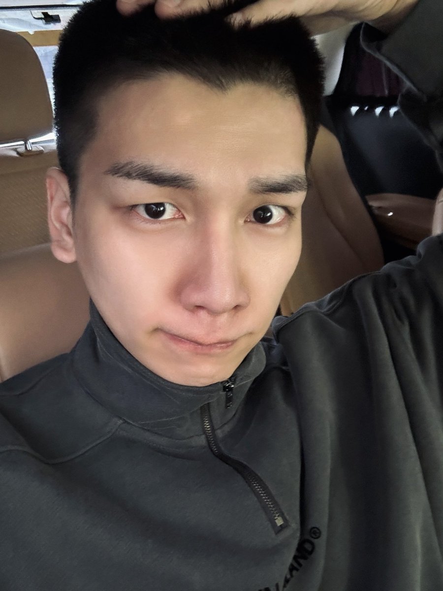 hyukpoint's tweet photo. 까까머리  🫳 🫳  #성장의아이콘 https://t.co/Uh7yOzoa3p