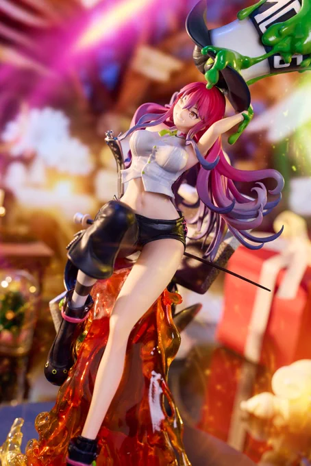 Mad Hatterをモチーフにしたオリジナルフィギュアが8月に販売されます!!絵を描いてから苦節4年やっと形に台座からしっかりイラスト再現していただきました…!よろしくお願いします 