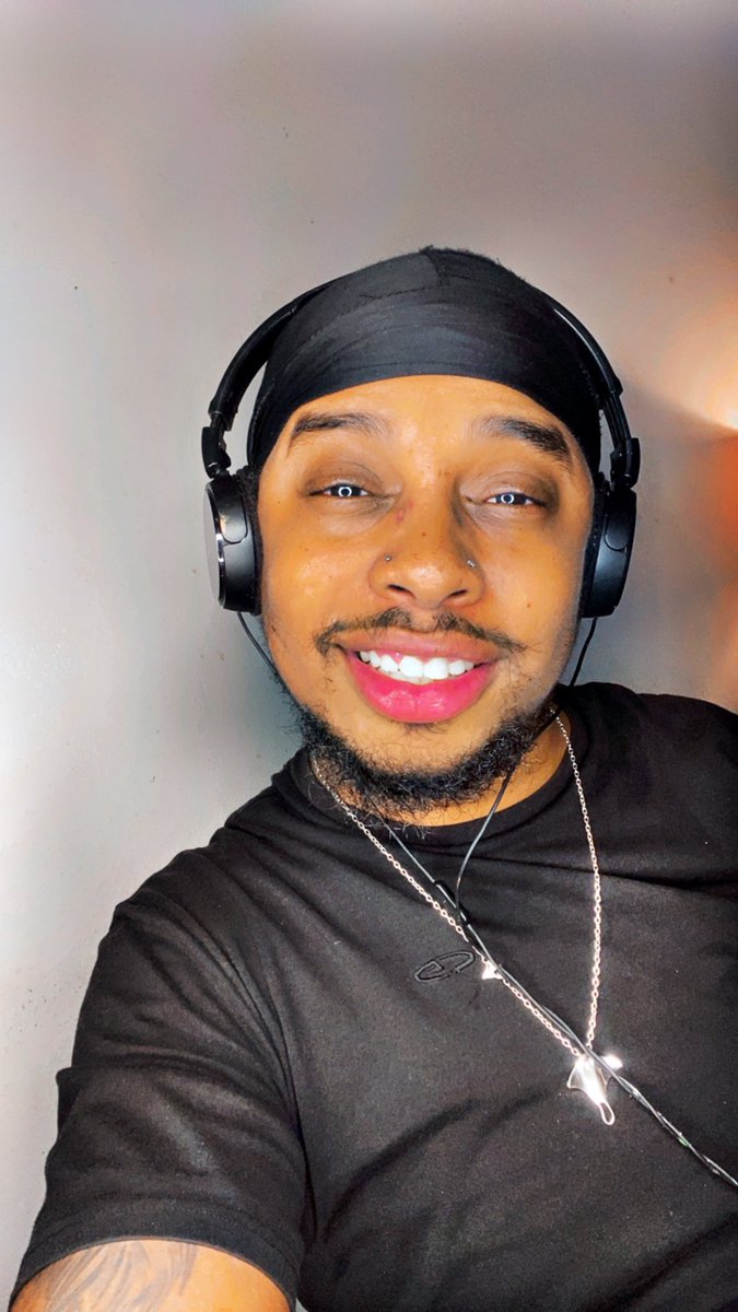 JhayceOfSpades's tweet photo. I got told I post my singleness “every week” … &amp; yet, have you changed that status?👀👀👀👀 #No #Hush #SINGLETWITTER Where you at?!🎊🎉😅☺️ https://t.co/hHIXrjPXQz