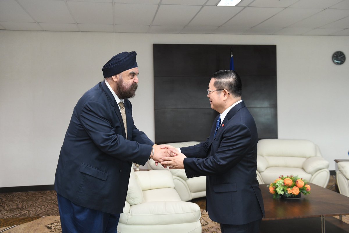 SecGen of ASEAN, Dr Kao Kim Hourn, today met with Dr Rikhi Thakral, Executive Director of the Thakral Group of Companies, focusing on the contributions the companies have been made to the business community in ASEAN, among others.