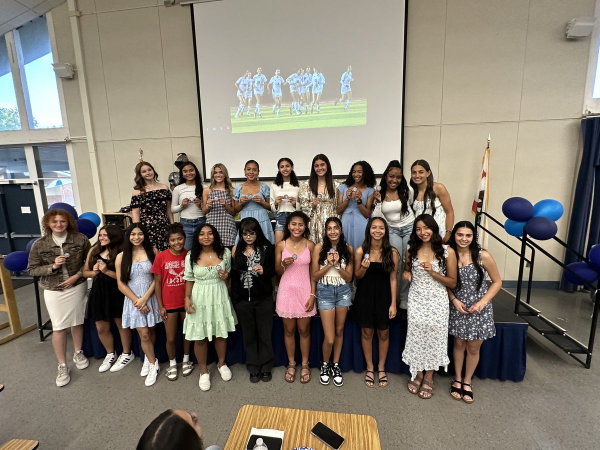 Congratulations to our Academic Athletes that over 3.5 GPA on all 3 levels at our Awards Banquet!! We had half of program receive this award. 

#girlsbhsoccer #AwardBanquet #StudentAthletes