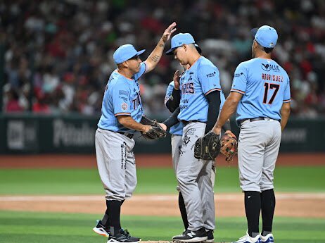 SafeEnHomeOf's tweet photo. Los @DiablosRojosMX siguen invictos, ligan su segunda serie completa, al ganar este miércoles la #GuerraDeGuerras, por pizarra de 18-8 sobre los @tigresqroficial. https://t.co/jQDykEN97D