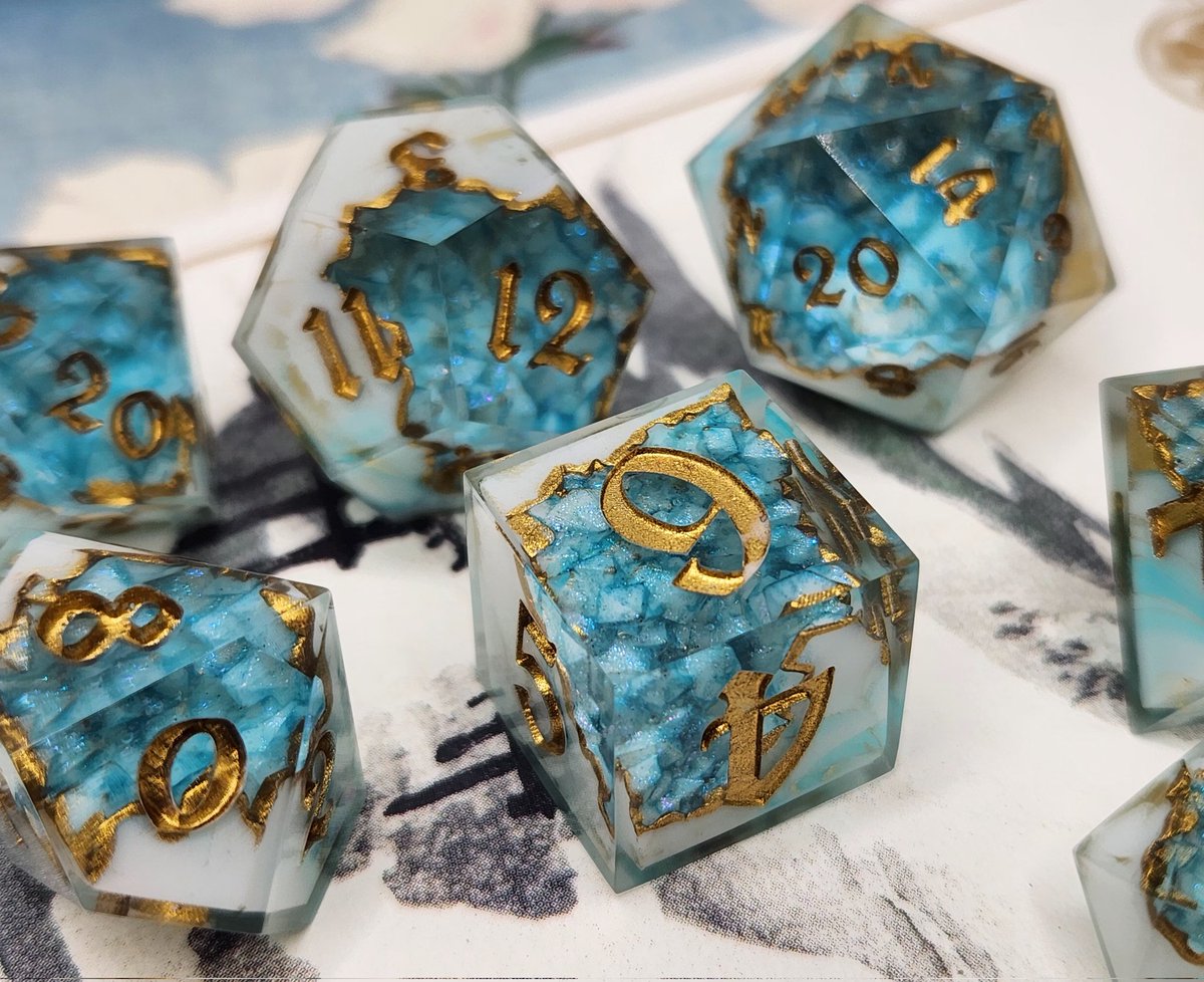 Sinnamon Roll Dice 🐶 tweet media