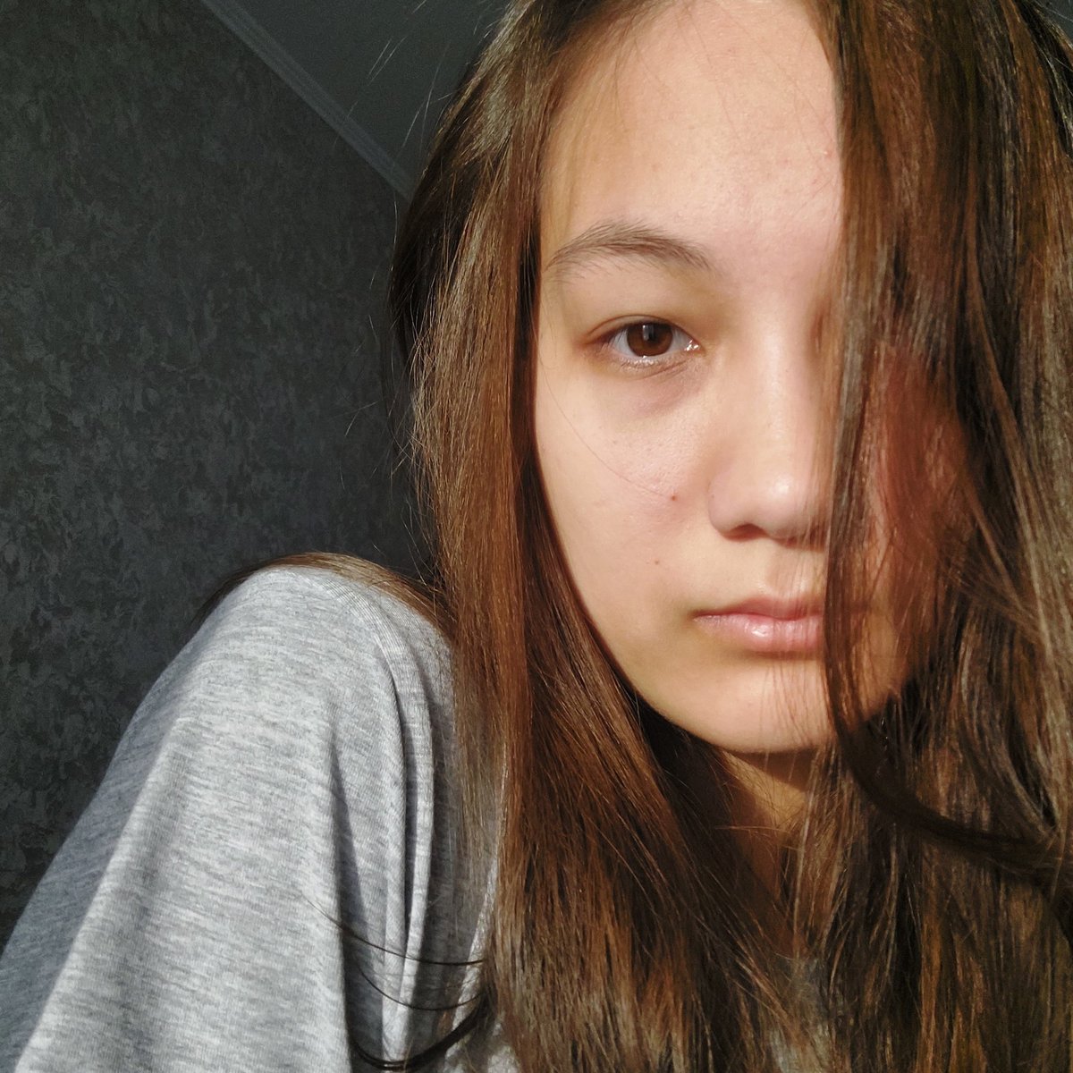 A sunny Thursday to all! I'm in a period of confusion right now, but I'm sure I'll find my way.🥰 In the meantime, I'm sharing a new portrait! Did you recognize me?) Does it look like it came out? 

#NFT #NFTCommunity #sunnyday #GoodMorningEveryone #GoodMorningTwitterWorld