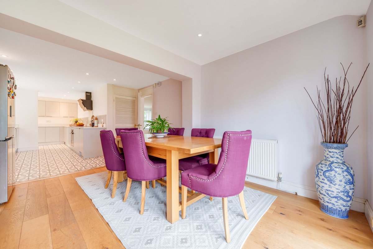 ChancellorsEA's tweet photo. 📍Chadlington, Oxfordshire, OX7
Detached 4 Bed House For Sale
£1,250,000

This versatile extended home has been finished to a high standard and offers well over 2000sqft of living accommodation.

💻https://t.co/EmOZt3VIDj
☎️01608 644422
📧chippingnorton.sales@chancellors.co.uk https://t.co/3KdLT5fazZ