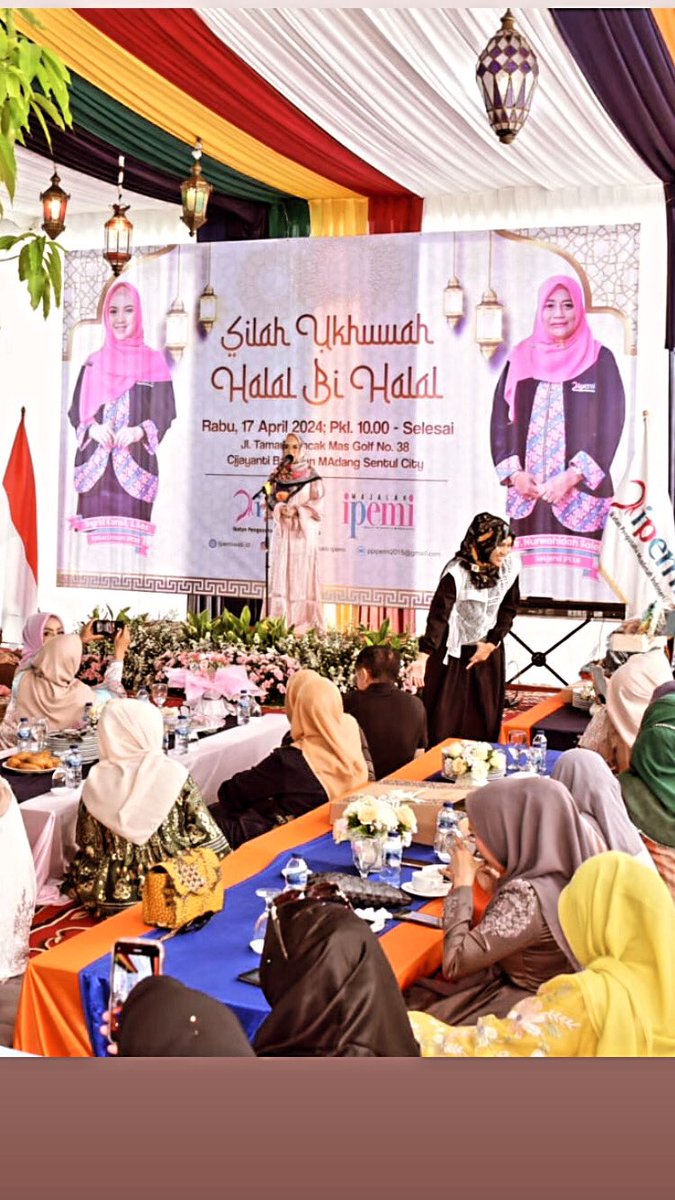 ingrid_kansil's tweet photo. Halal bihalal Ipemi Pusat 17.04.2024 yg mjd momen mempererat hubungan antar anggota & mbgn kebersamaan, diiringi dgn tausiyah dari ustadz Abunida F ttg berbisnis yg bernilai Ibadah
#ikatanpengusahamuslimahindonesia
#ipemi https://t.co/ceKSGBboVD