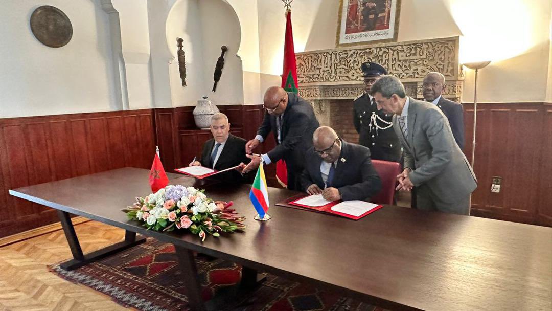 Ministere_Int's tweet photo. Signature du Ministre de l'Intérieur d’un accord de coopération avec la Protection civile du #Maroc. Cet accord portant sur des formations, des échanges d’expérience marque un pas significatif vers le renforcement des relations en matière de Protection civile entre nos deux pays https://t.co/ouXK0OXX68