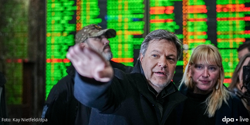 🔴 LIVEBLOG Vizekanzler Habeck besucht die Ukraine + + + Das Wichtigste zum #Krieg in der #Ukraine📷 radiolippe.de/nachrichten/ar… <a href="/dpa/">dpa</a> via <a href="/RadioLippe/">Radio Lippe</a>
#Russland #RussiaUkraineWar