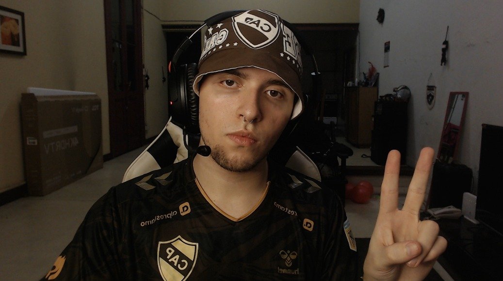 IGUAL mejoré la calidad de la cámara para los streams y ahora tengo una cámara del futurodejate d joder