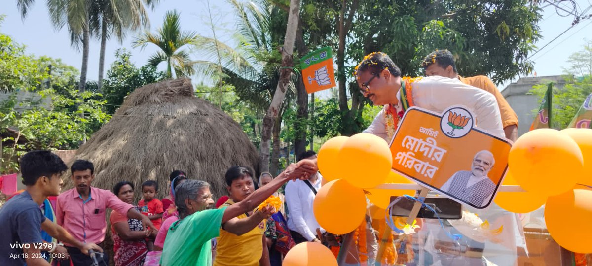 BJP4UluberiaPC's tweet photo. উলুবেড়িয়া দক্ষিণ বিধানসভার বহিরা অঞ্চলে জনসংযোগ করছেন উলুবেড়িয়া লোকসভার বিজেপি প্রার্থী অরুনউদয় পালচৌধুরী মহাশয়।
#Vote4BJP #vote4arunudaypaulchowdhury 
#ModiAgainIn2024 #AbkiBaar400Paar #AbkiBarModiSarkar #ModiKiGuarantee https://t.co/GiscmBbEiR