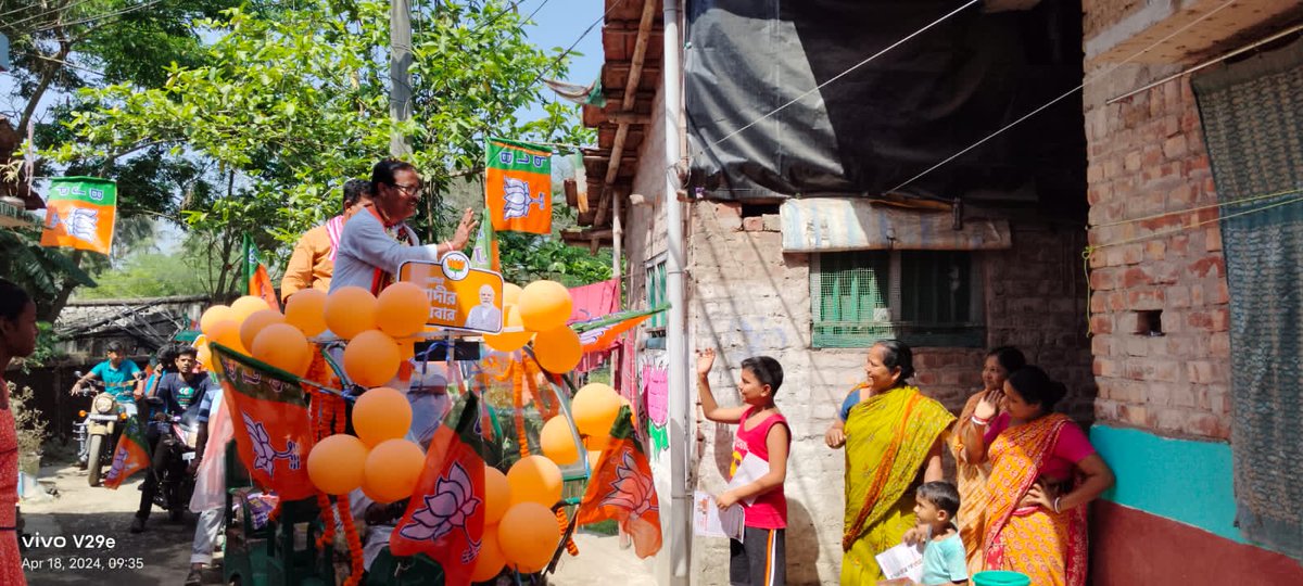 BJP4UluberiaPC's tweet photo. উলুবেড়িয়া দক্ষিণ বিধানসভার বহিরা অঞ্চলে জনসংযোগ করছেন উলুবেড়িয়া লোকসভার বিজেপি প্রার্থী অরুনউদয় পালচৌধুরী মহাশয়।
#Vote4BJP #vote4arunudaypaulchowdhury 
#ModiAgainIn2024 #AbkiBaar400Paar #AbkiBarModiSarkar #ModiKiGuarantee https://t.co/GiscmBbEiR