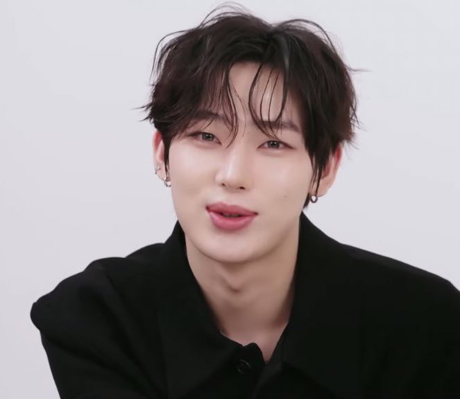 silentstarsnk2's tweet photo. HIS BEAUTY IS REALLY ON ANOTHER LEVEL EVERY BRAND WOULD BE HONERED TO HAVE HIS FACE FOR THEMSELVES https://t.co/4COABaAkTB