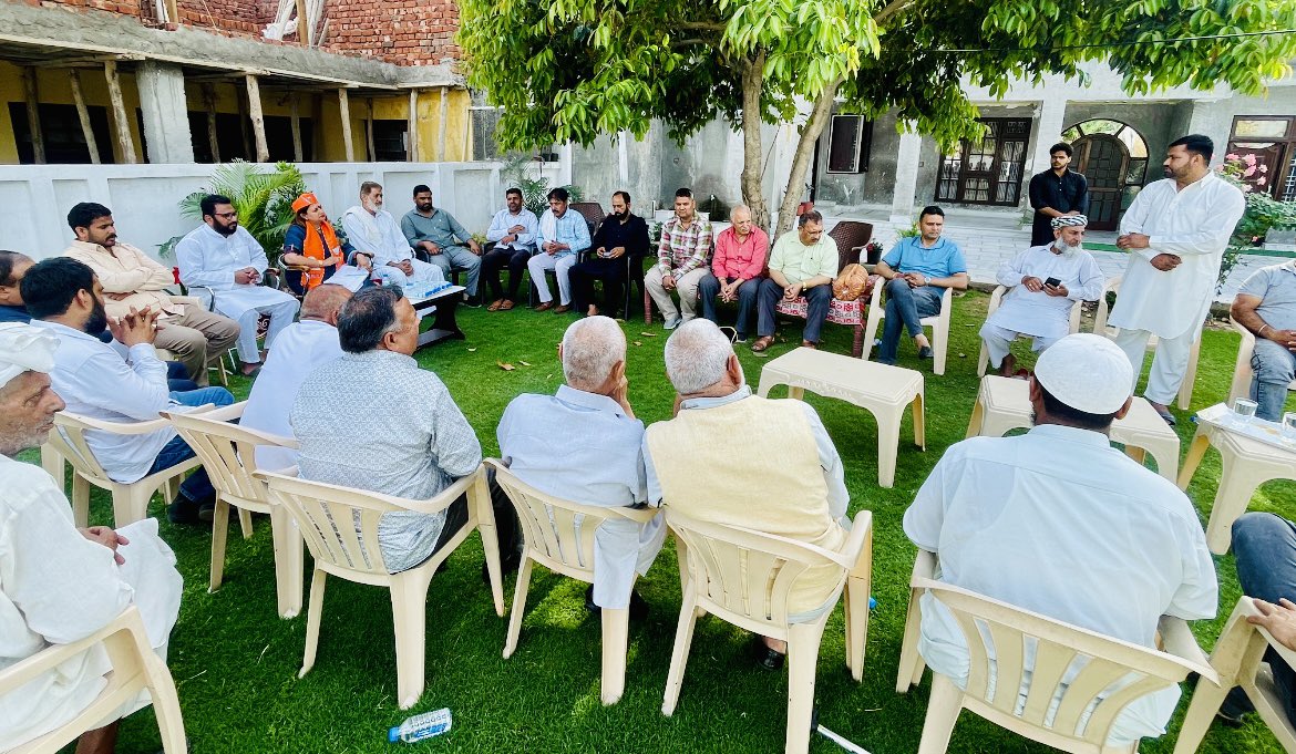 RekhaMAHAJAN7's tweet photo. Dated 17th April
Public Meeting at #MalikMarket #bhatindi
#BahuConstituency
#District #JammuSouth
#AbkiBaar400Paar
#EkBaarPhirSeModiSarkar
@RavinderRaina @AshokKoul59 @tarunchughbjp @ashishsood_bjp @blsanthosh @JPNadda @AmitShah @BJP4JnK @BJP4India https://t.co/xJyjqJErZv
