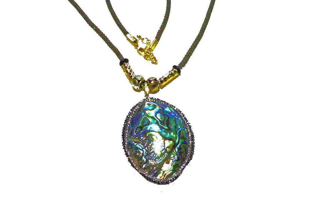 Peacock Color Pendant with Rare Papua Shell Necklace. Perfect gift for Mom! #StatementNecklace #GiftIdeas #bmecountdown buff.ly/3vTjIqh