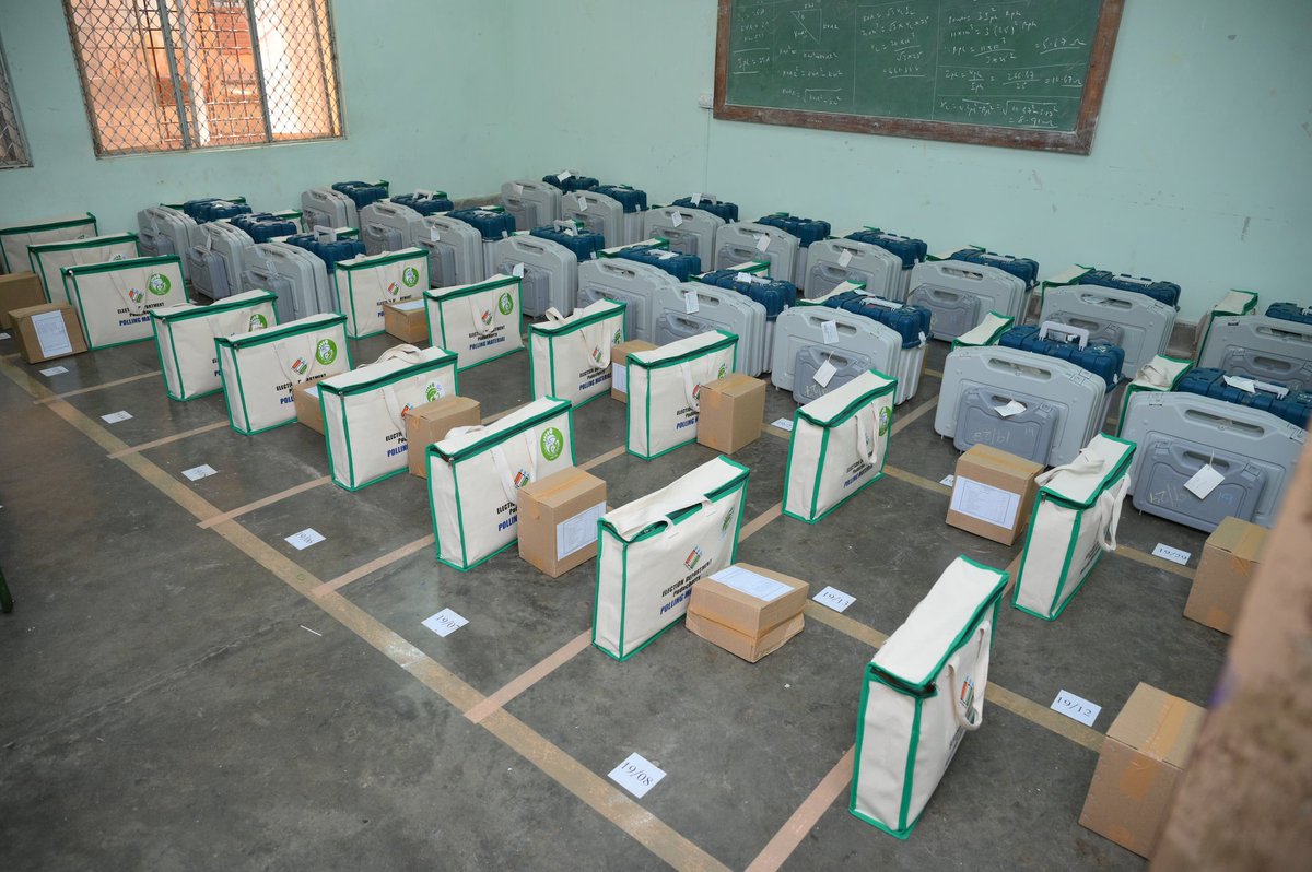ceopuducherry's tweet image. Good morning Voters!

We have started distributing polling materials to our Polling parties. 

Are you ready to vote??

PS: Did you note the Green bags used to pack the Polling materials. Made of sustainable materials, we plan to re-use it for the next elections. #DoingOurBit…